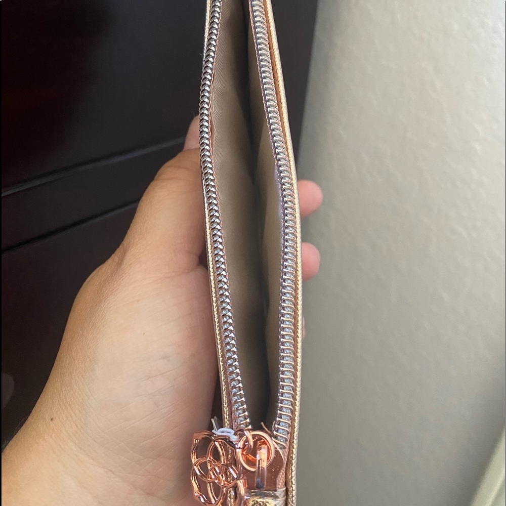 ❤️KENDRA SCOTT POUCH❤️ - Picture 3 of 4